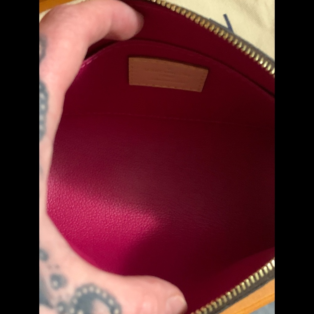 ❌GONE❌Louis Vuitton Le Patches cosmetic pouch PM - Picture 6 of 8